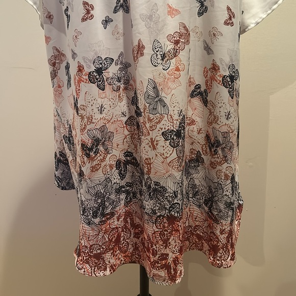 Georgette Hi-Low Short Sleeve Blouse - Picture 7 of 9